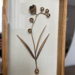Quadro Moldura Rústica com Flor em Metal