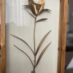 Quadro Moldura Rústica com Flor em Metal
