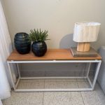 Aparador Off white com tampo freijo